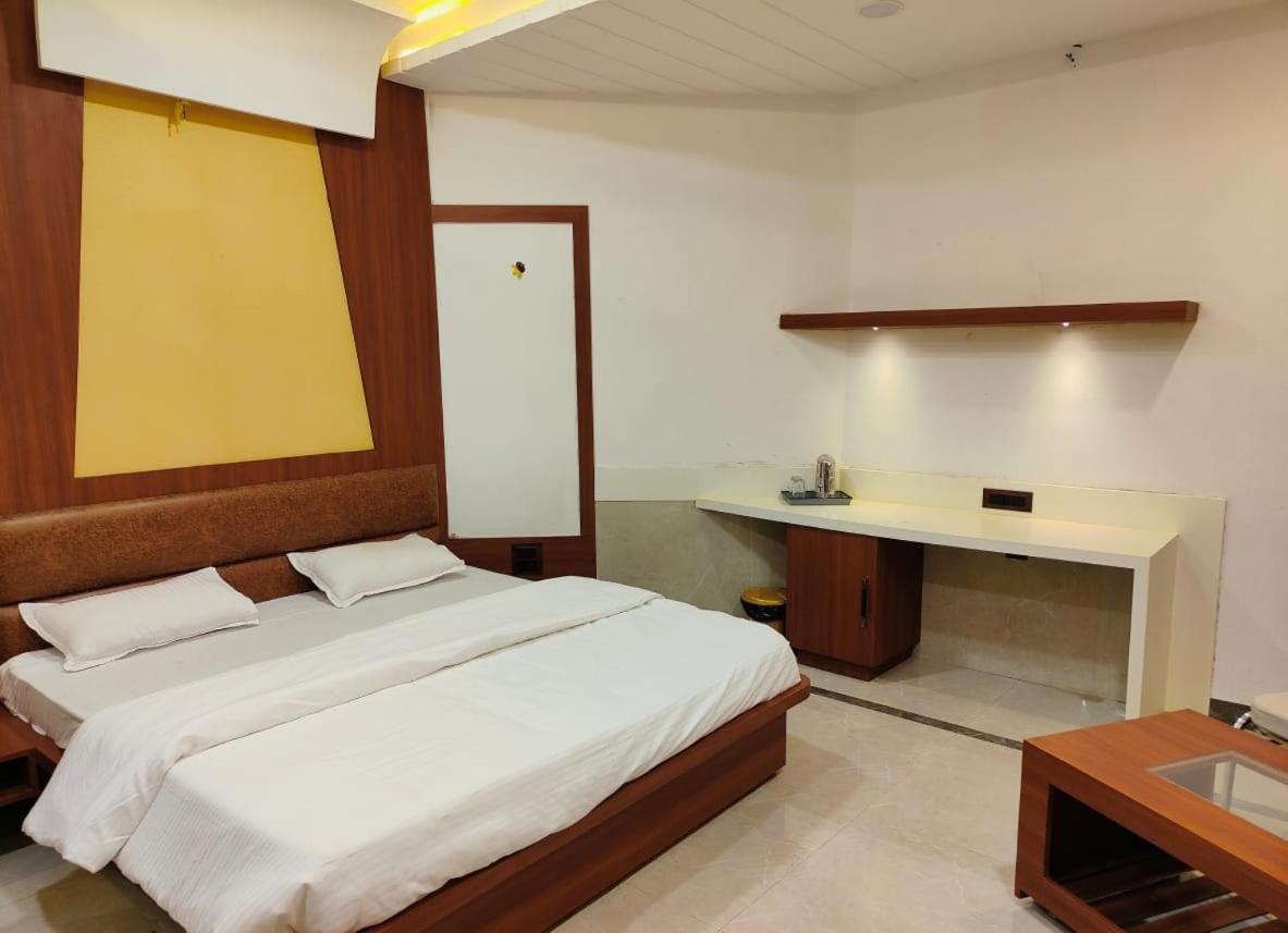 Krishnam Resort Dzsabalpur Kültér fotó