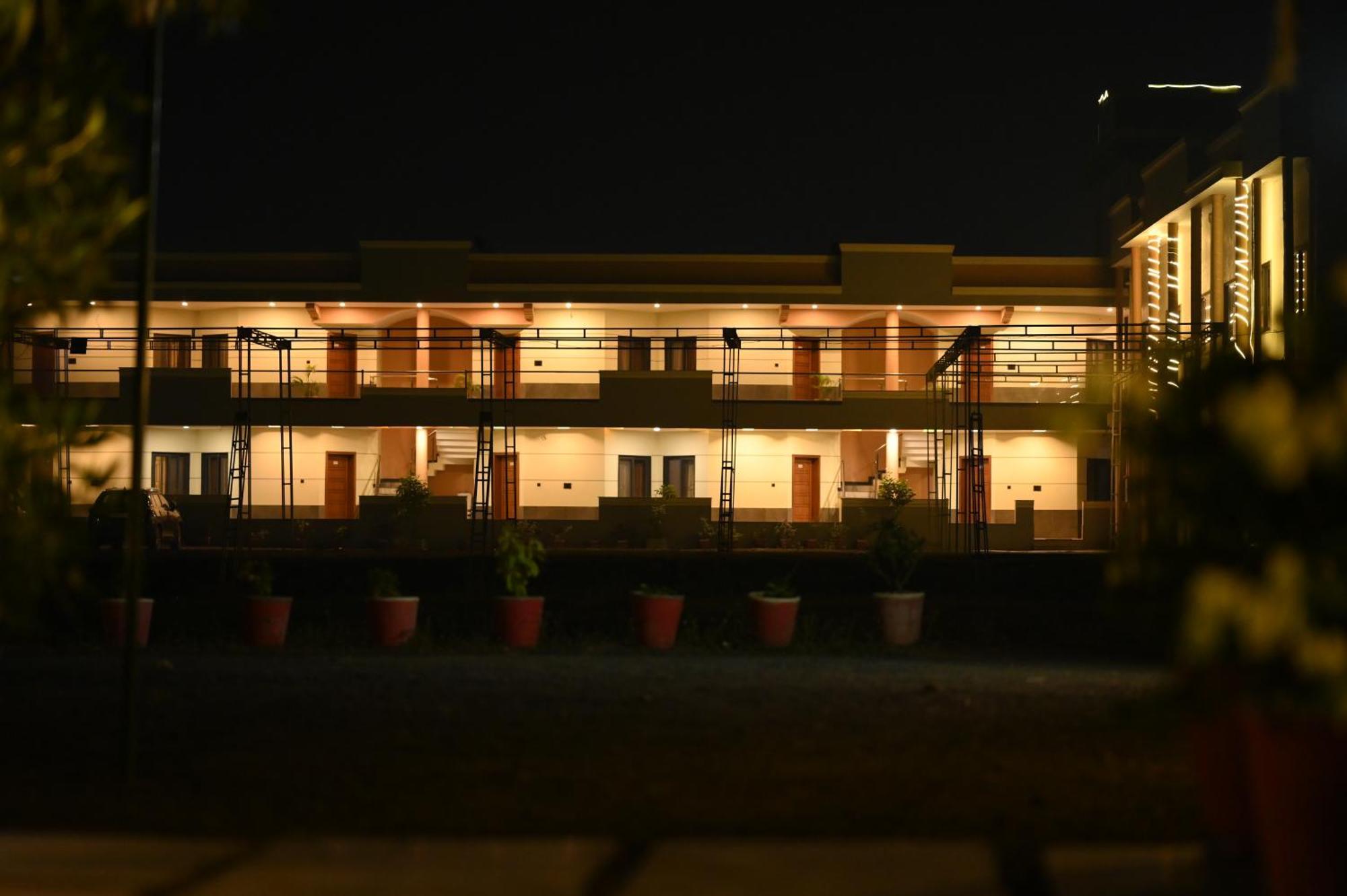 Krishnam Resort Dzsabalpur Kültér fotó